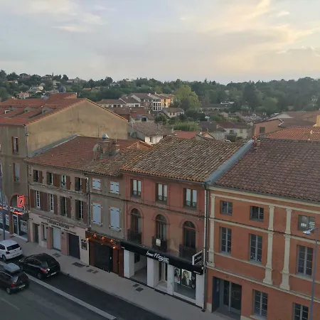 Apartment T1 Bis Hyper Centre, Jolie Vue Balcon, Commerce, Bus A 50 M, Parking Castanet-Tolosan