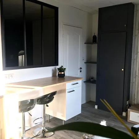 T1 Bis Hyper Centre, Jolie Vue Balcon, Commerce, Bus A 50 M, Parking