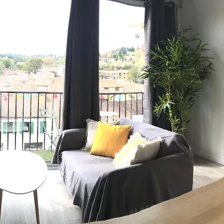 Apartment T1 Bis Hyper Centre, Jolie Vue Balcon, Commerce, Bus A 50 M, Parking *