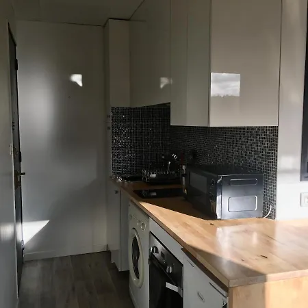 Apartment T1 Bis Hyper Centre, Jolie Vue Balcon, Commerce, Bus A 50 M, Parking Castanet-Tolosan